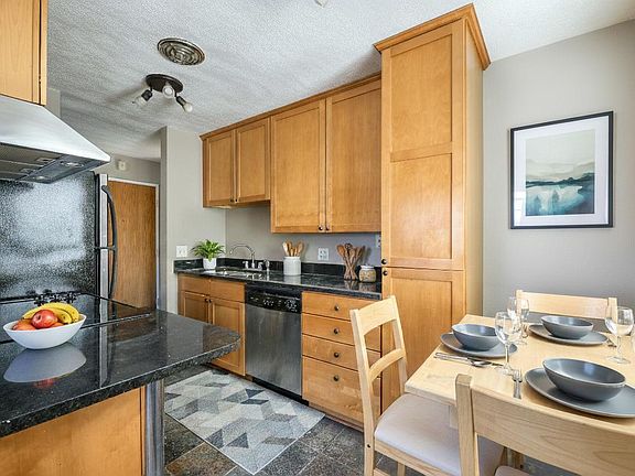 3rd image of 3018 Aldrich Ave S APT 25