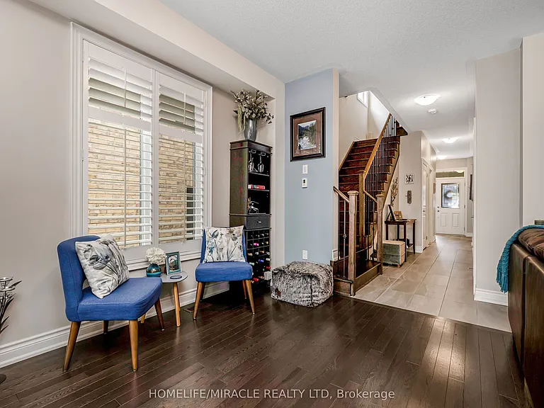 27 Hubbell Rd — Photo 3