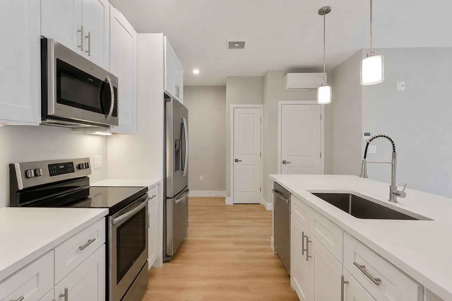 1 bed, 704 sqft, $3,030 — Photo 1