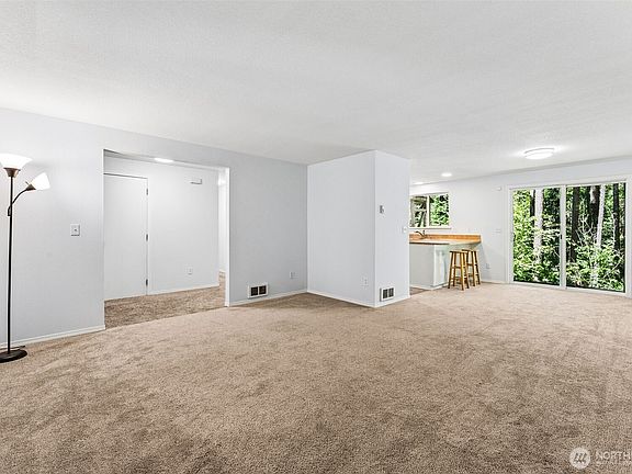 5th image of 22518 Bluewater Drive SE