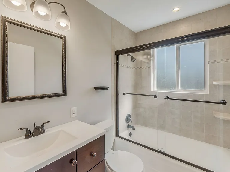 403 E Saunders St — Photo 16