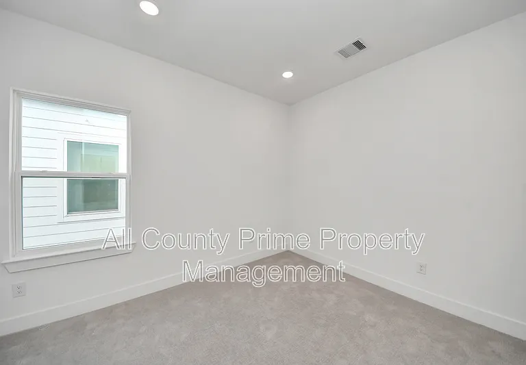 2708 Bostic St #B — Photo 15