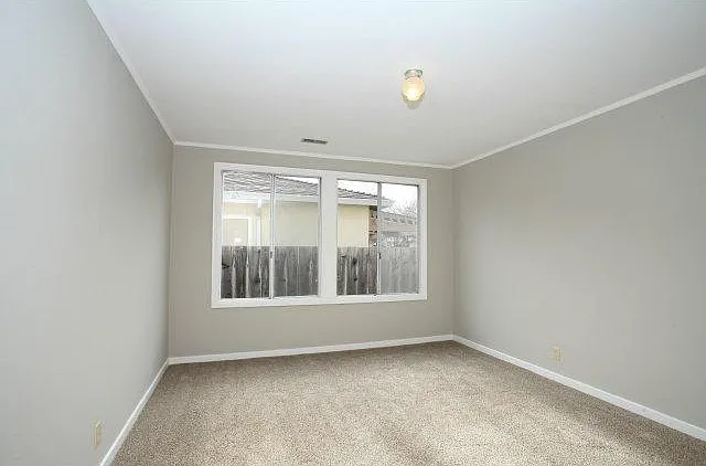 969 Rose Ave — Photo 8