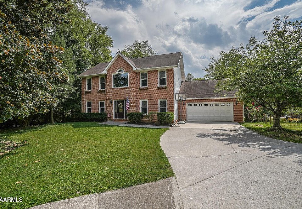 1st image of 843 Somerset Dr