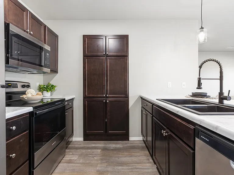 Sawyer Pointe — Photo 36