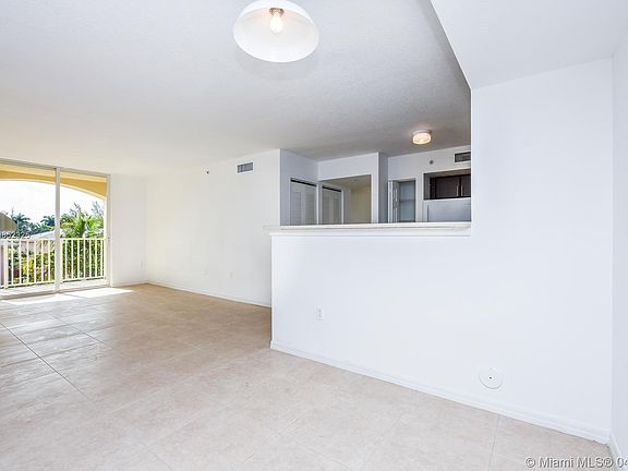 2nd image of 13780 NE 3rd Ct APT 305
