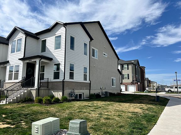 3rd image of 3616 W Canyon Falls Dr