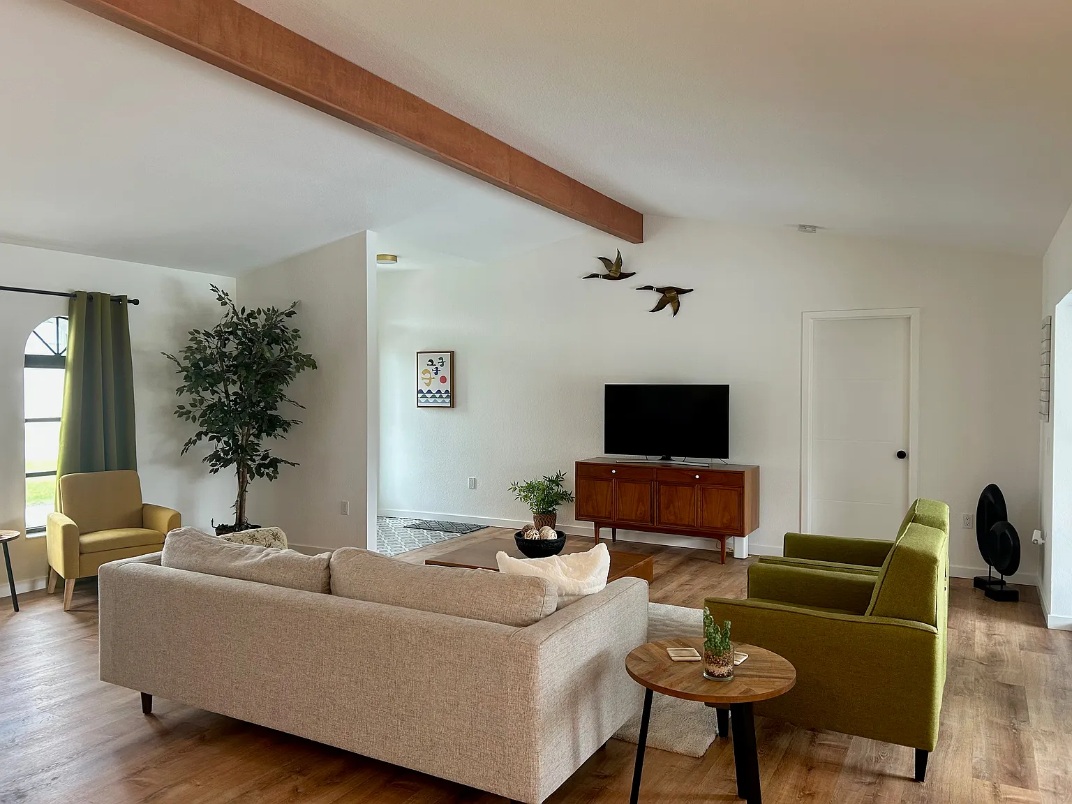 2 bed, 1569 sqft, $2,100 — Photo 3