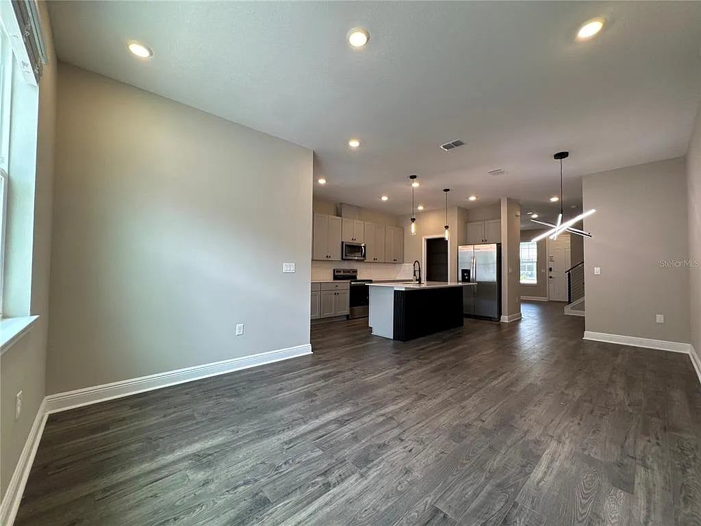 3 bed, 2.5 bath, 1736 sqft, $2,825 — Photo 3