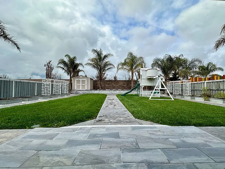 1089 S Dana Ct — Photo 32
