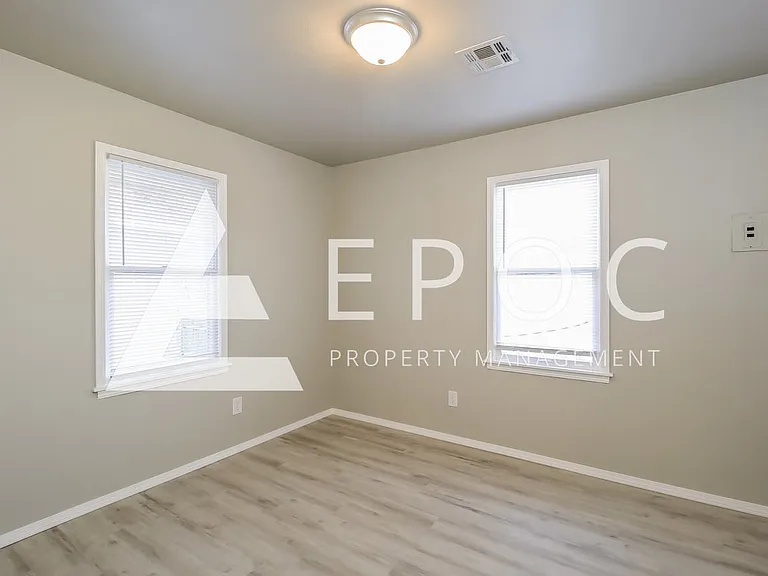 9813 NE 10th St — Photo 10