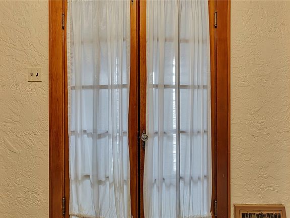 9th image of 613 Briarcliff Dr