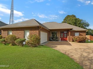 218 Cobblestone Dr, Vicksburg, MS 39183