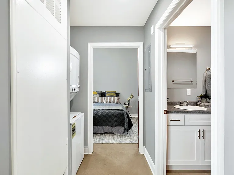 2105 Union Ave — Photo 8
