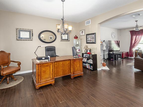 5th image of 2218 Lauren Ct