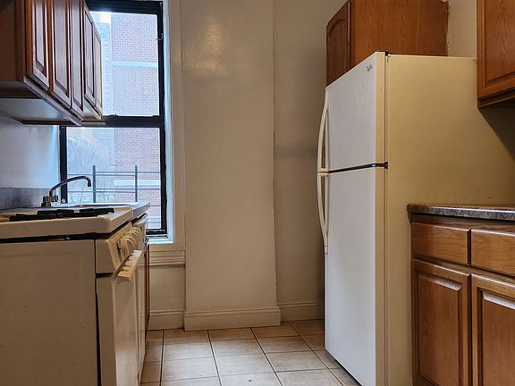 5th image of 148 W 67th St APT 7