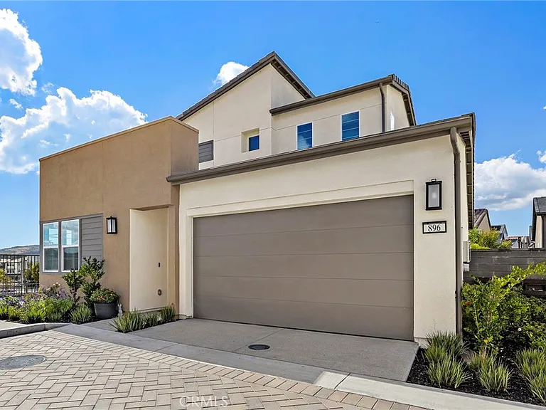 896 Sunrise Rd — Photo 1