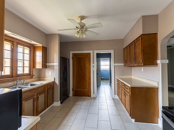 4th image of 2246 Clinton Ave