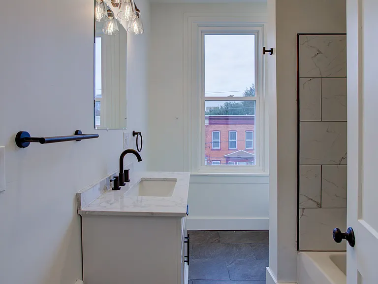 11 E Walnut St #4 — Photo 7