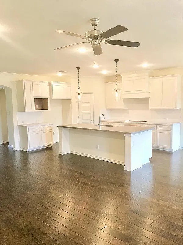 4 bed, 3.5 bath, 2660 sqft, $5,000 — Photo 3