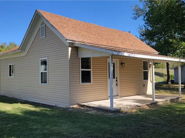 218 Carr Ave, Osawatomie, KS 66064