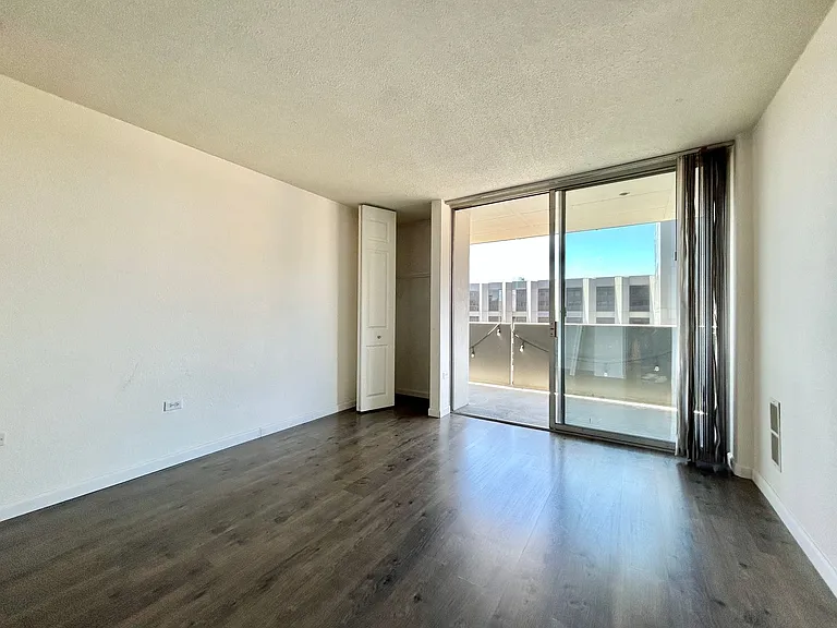 909 Logan St #9ER — Photo 16