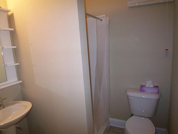 3rd image of 503 E 3rd St
