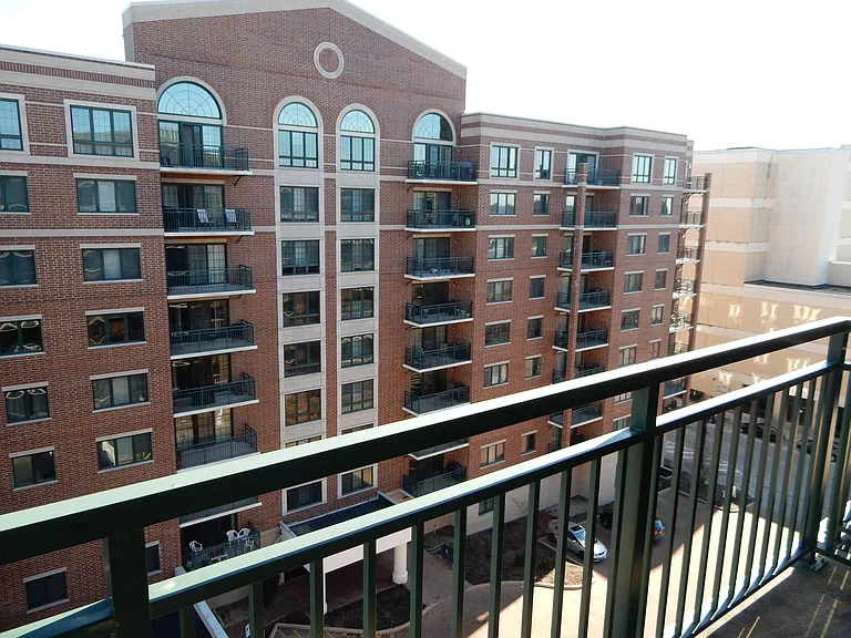 770 Pearson St #802 — Photo 1