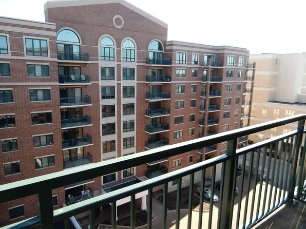 770 Pearson St APT 802, Des Plaines, IL 60016
