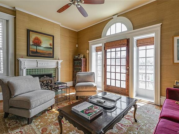 4th image of 2512 Monument Ave #U301