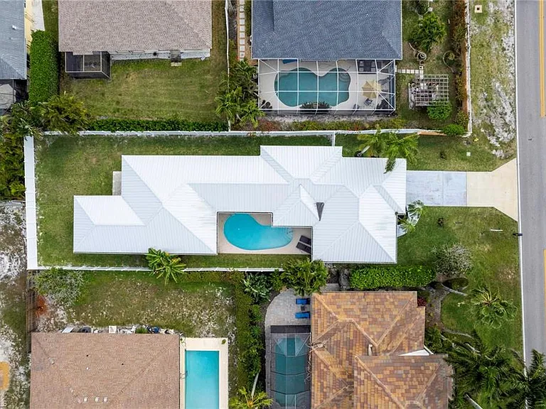 10842 Vanderbilt Dr — Photo 27