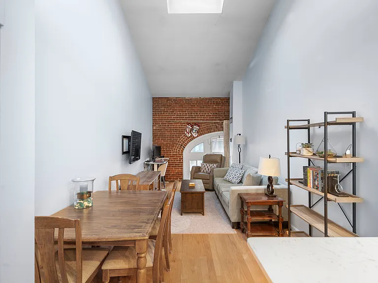 106 13th St #225 — Photo 7