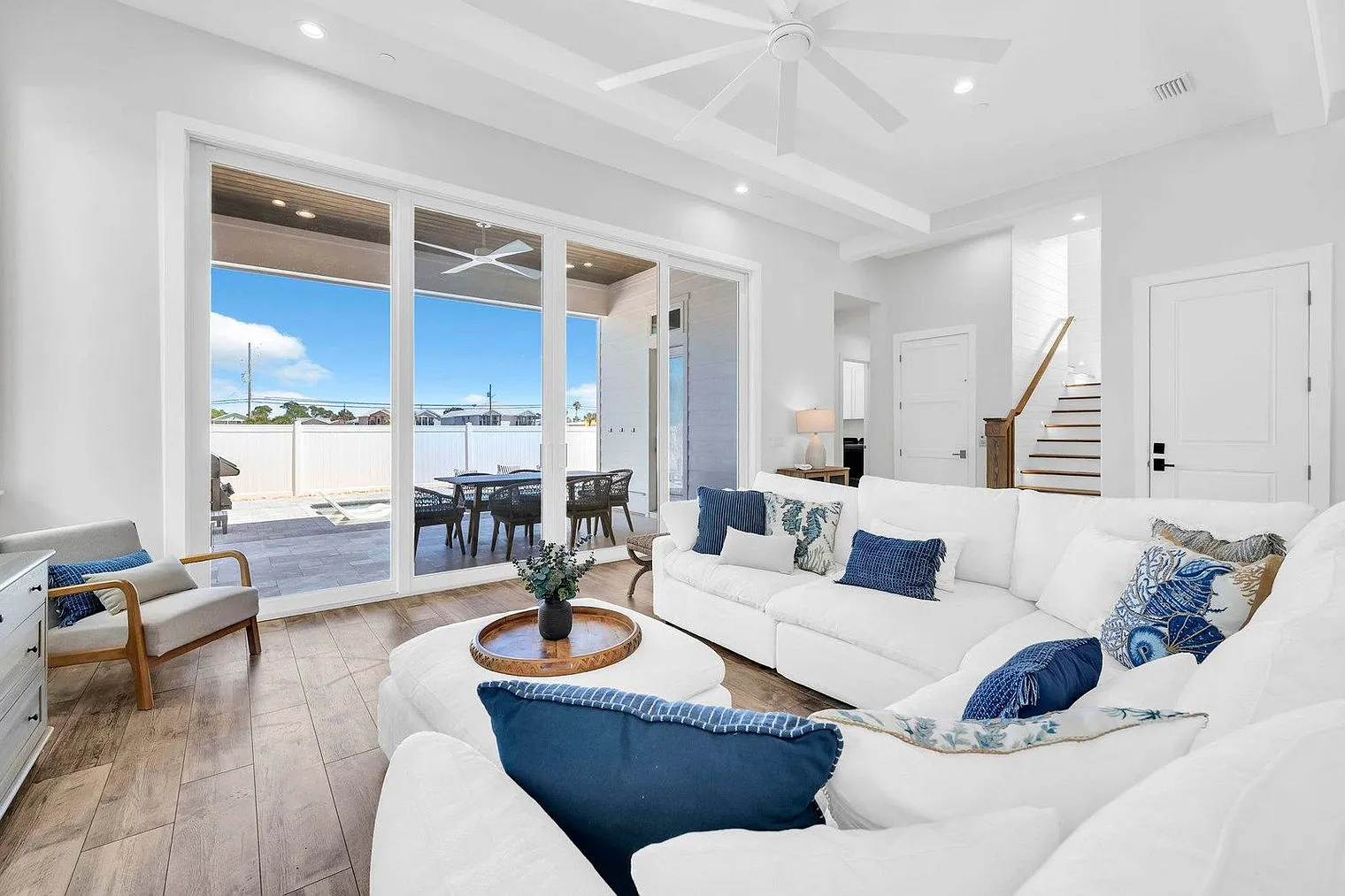 5 bed, 6.0 bath, 4079 sqft, $16,360 — Photo 3
