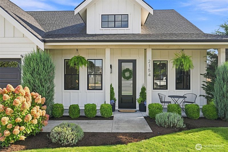 3rd image of 2154 Brome Street