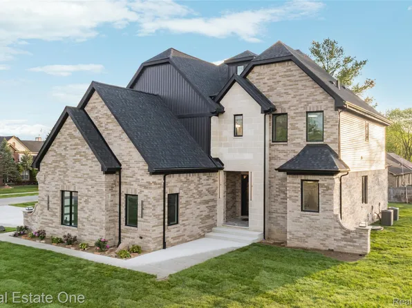 5321 Rochester Rd, Troy, MI 48085
