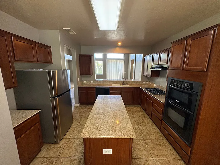 3310 N Tilden Ct — Photo 23