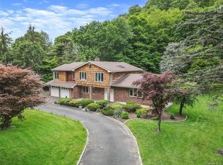 8 Virginia Ln, Thornwood, NY 10594