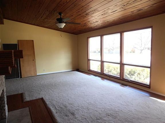 3rd image of 3031 Caroline St