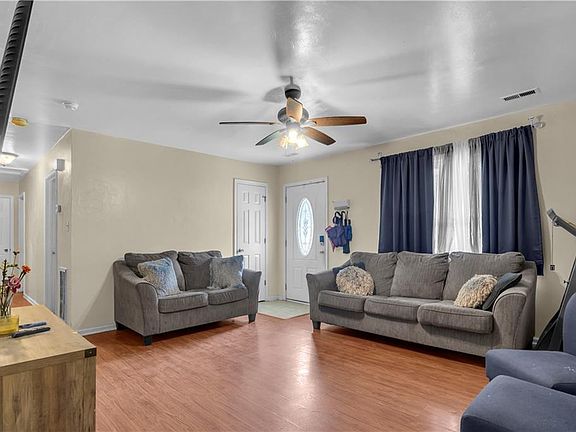 4th image of 817 Dana Dr