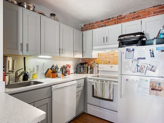 2nd image of 38-38A Charter St #7
