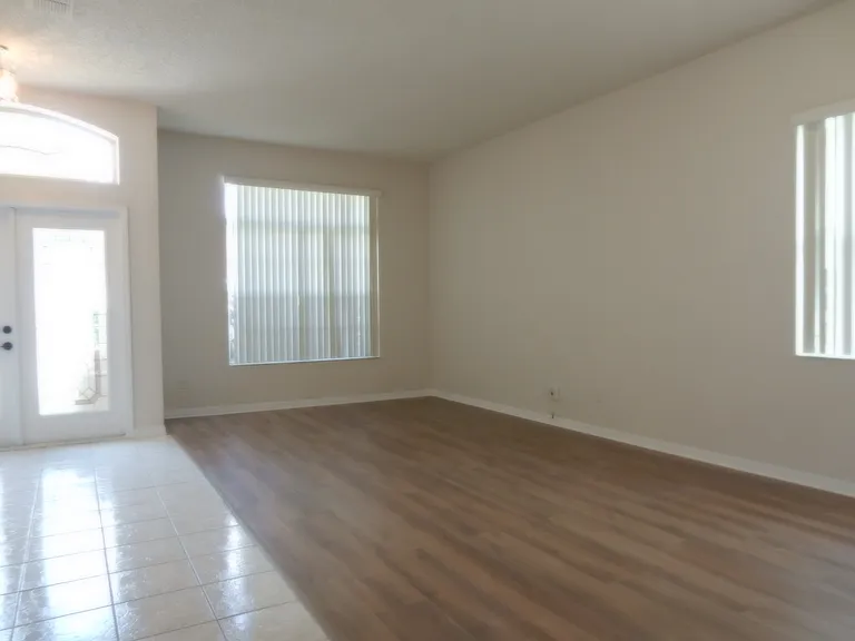 902 Cherry Valley Way — Photo 5