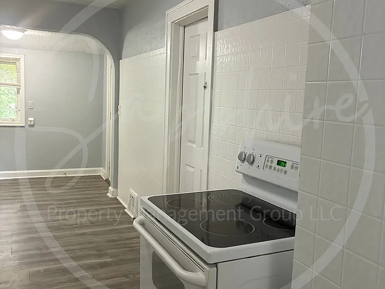 5344 Brooklyn Ave — Photo 10