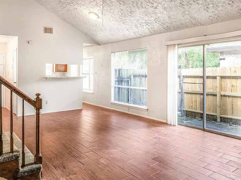 10025 Rosbrook Dr — Photo 3
