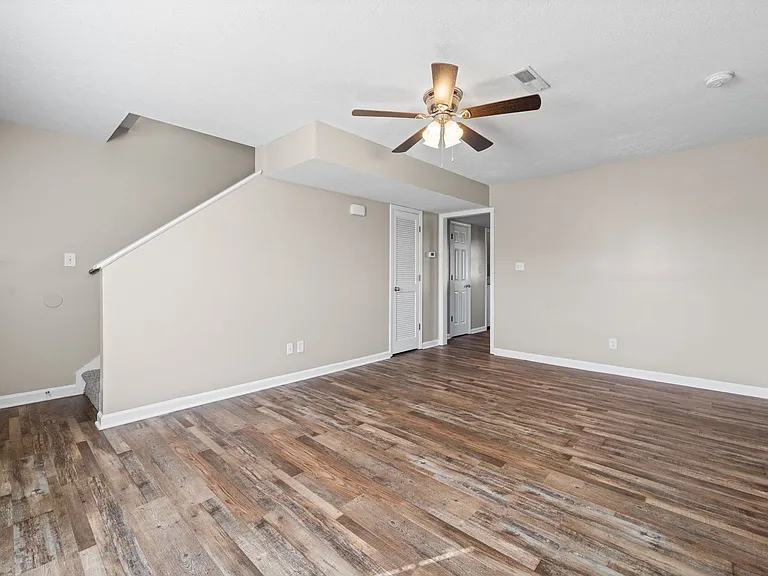 Peabody Dr - 375 — Photo 8