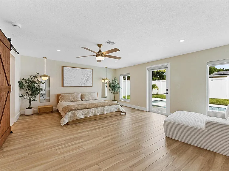 1289 SW 7th St — Photo 9