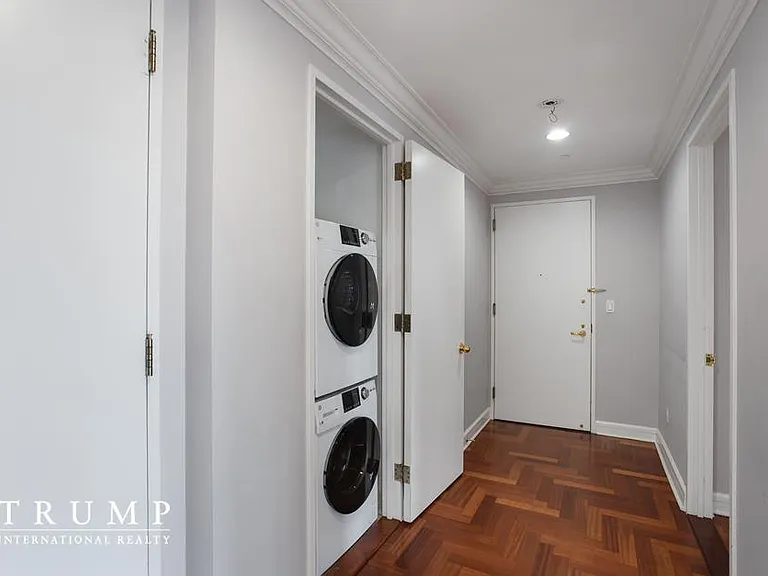 220 Riverside Blvd #21D — Photo 15