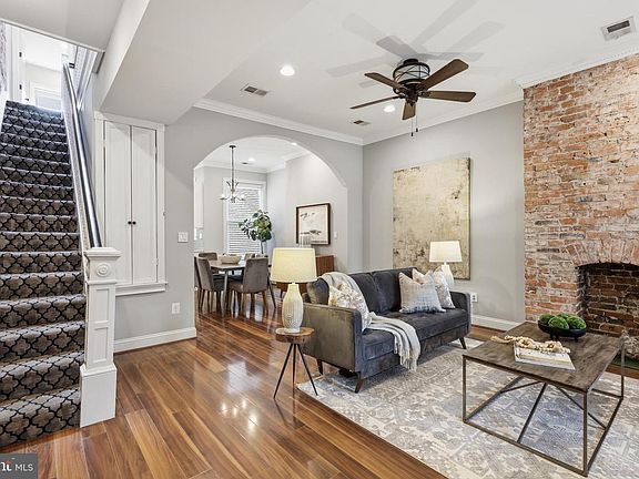 3rd image of 624 9th St NE