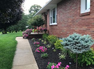 127 Edgemore St NE, Sugarcreek, OH 44681