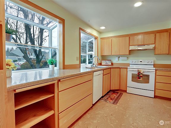 4th image of 8614 Onyx Dr SW #A