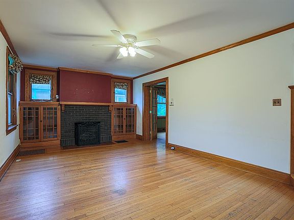 4th image of 6219 Aspen Ave